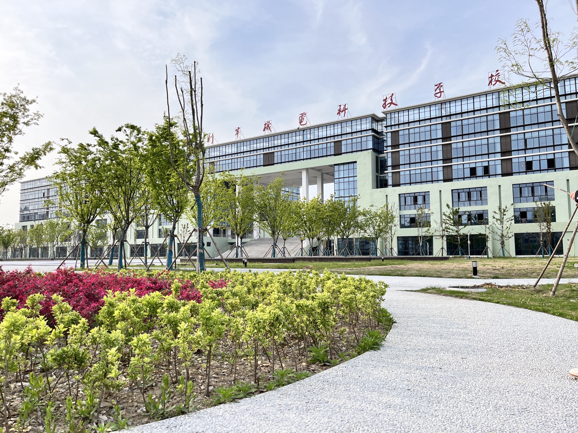 【京邦·專業(yè)擴(kuò)聲-舞臺(tái)燈光~錄播系統(tǒng)】安徽亳州市利辛機(jī)電科技學(xué)校